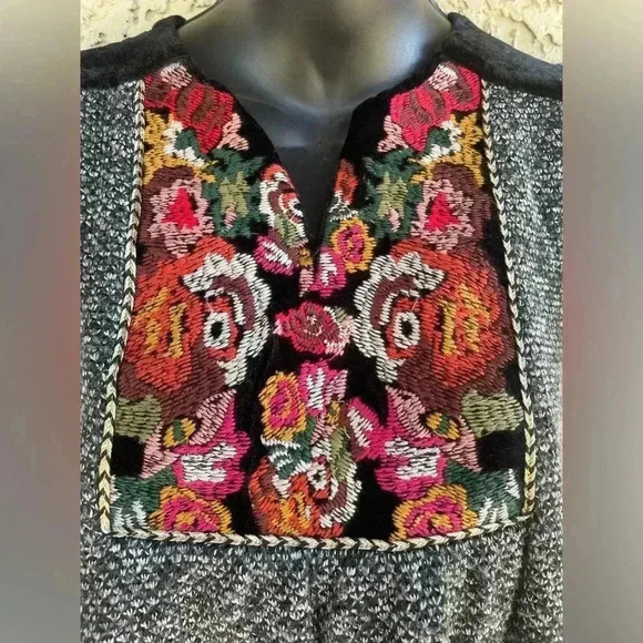 THML Women's black Embroidered Floral Flutter Sleeve
Dress velvet shoulders XS - Picture 8 of 8